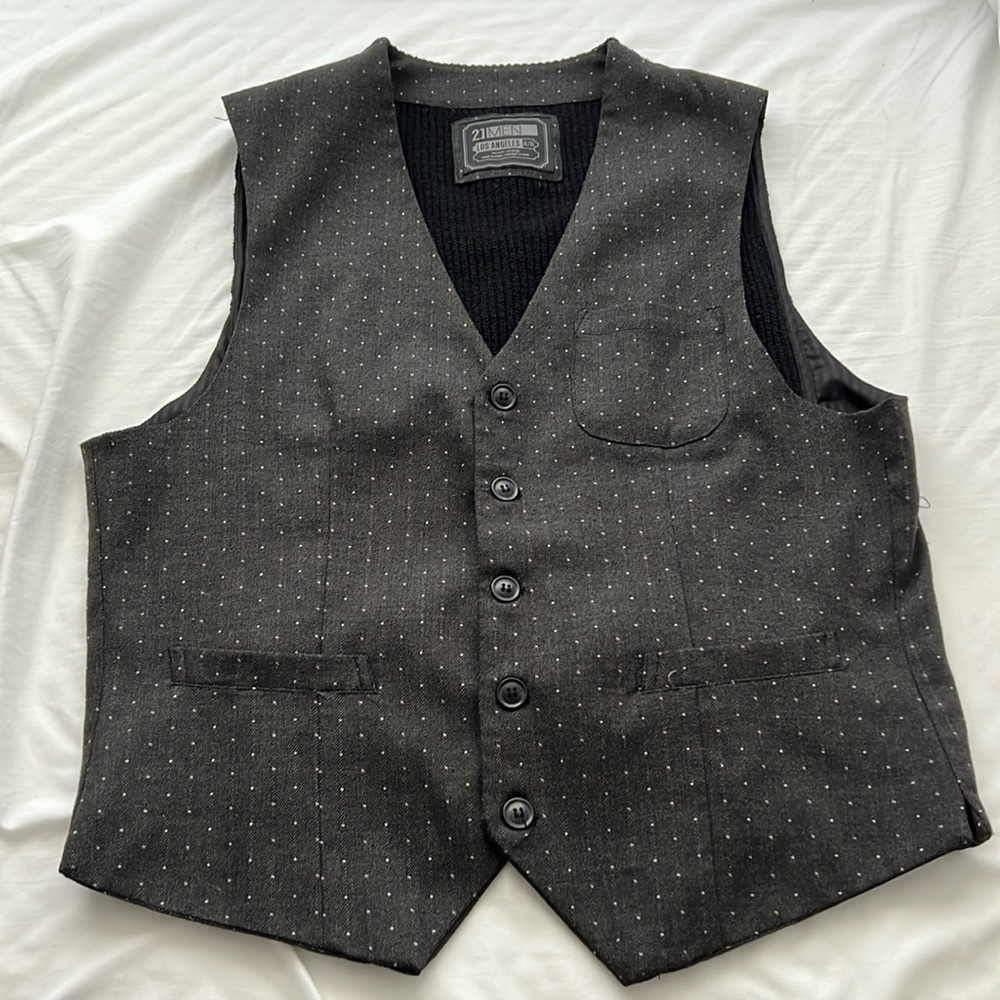 21 Men Los Angeles Gray Vest button front adjustable strap back